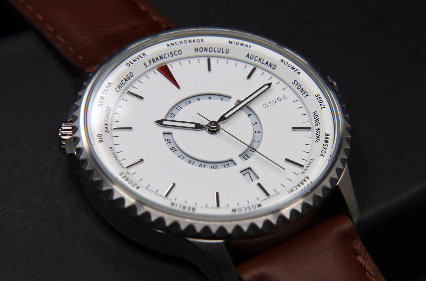 World Traveller | 24 Time Zones On a World Timer: Cloud White