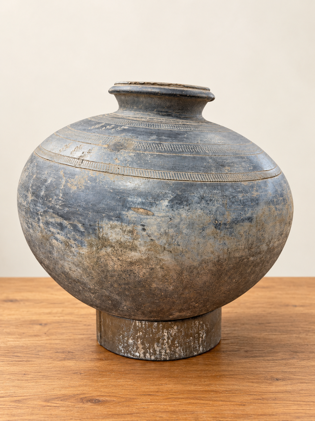 Large Mud Pot with Base