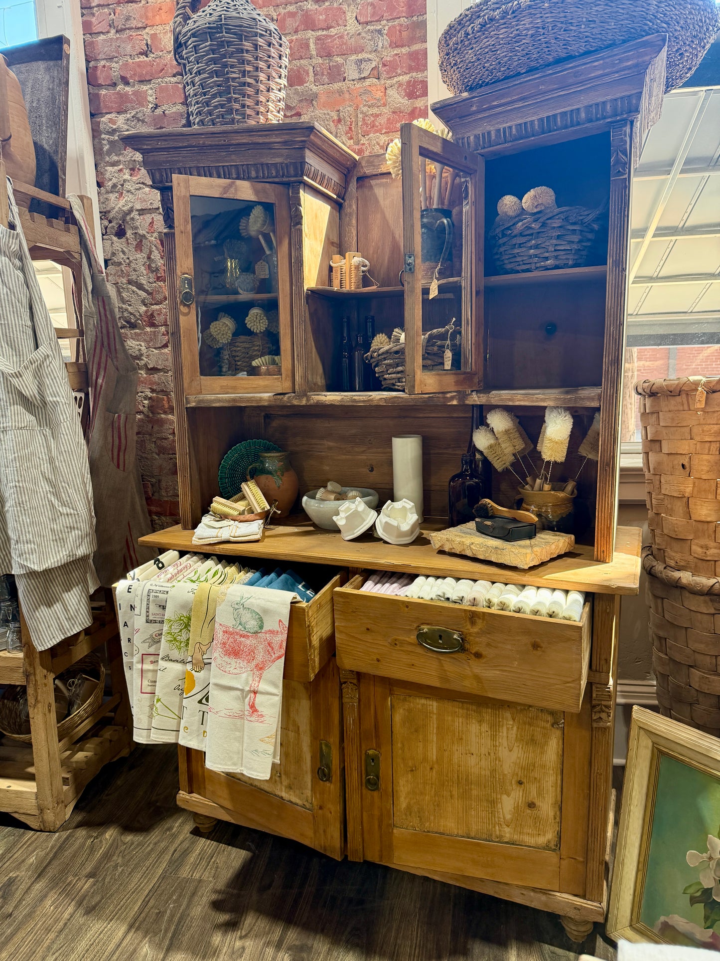 Pine European Hutch