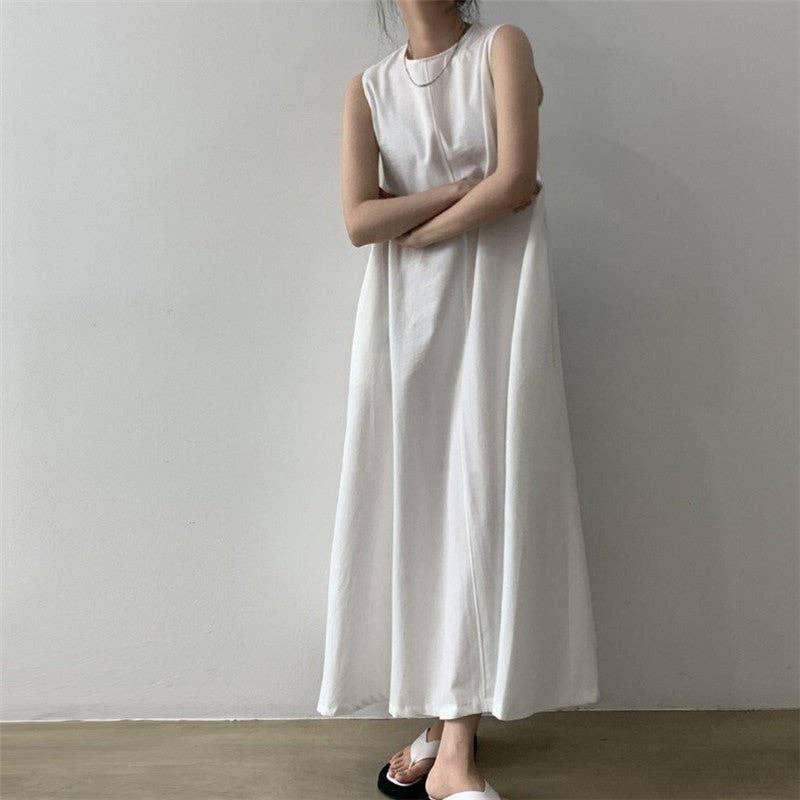 Sleeveless Maxi Dress with a Flowy Silhouette: WHITE