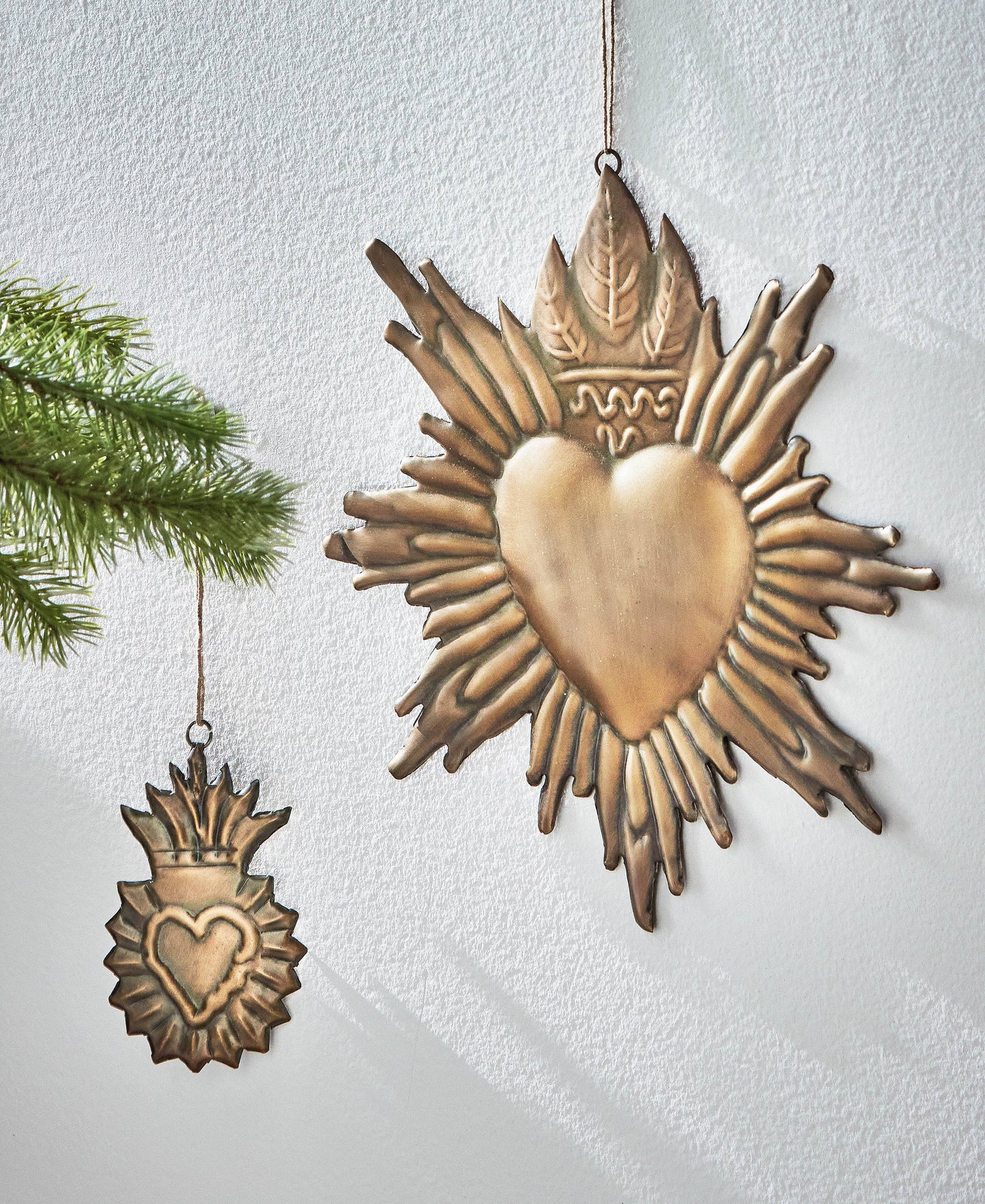 Sacred Heart Hanging Decor in Antique Brass / 100% iron