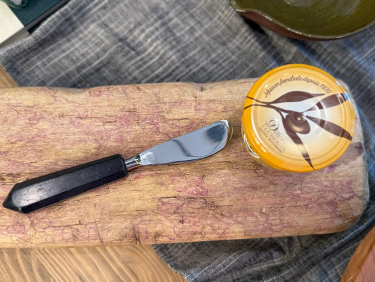 Black Marble Spreader