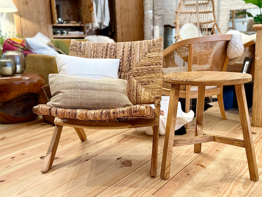 Villagers Side Round Table
