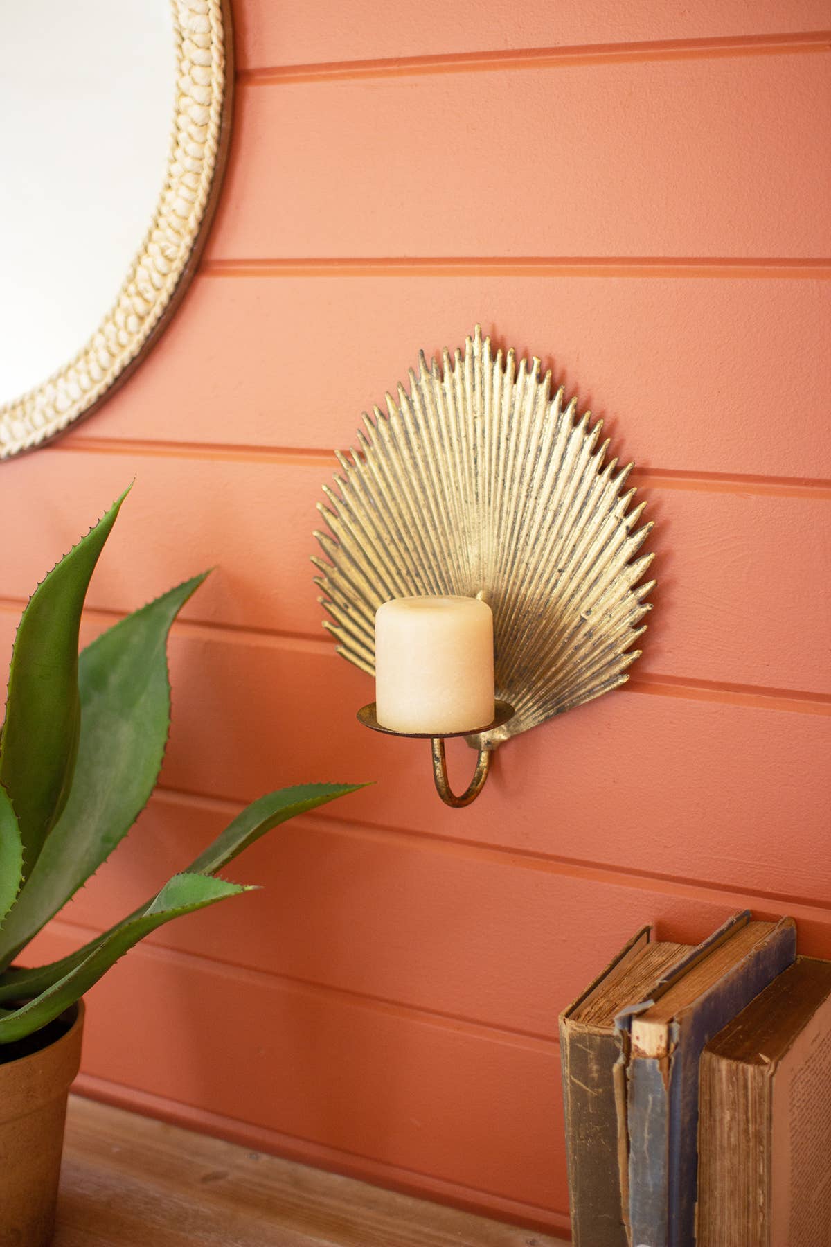 ANTIQUE BRASS PALM LEAF CANDLE SCONCE: Gold / Metal